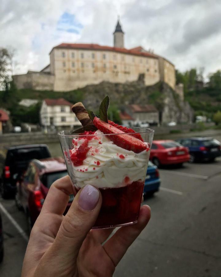 Hotel Penzion A Restaurace U Reky Ledeč nad Sázavou Exterior foto