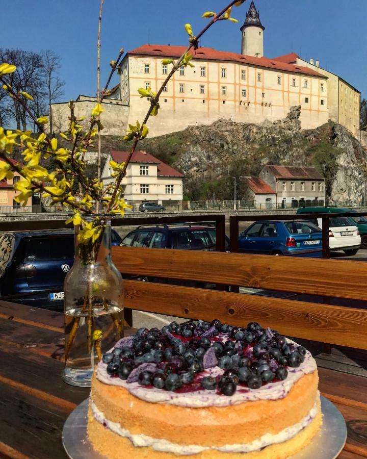 Hotel Penzion A Restaurace U Reky Ledeč nad Sázavou Exterior foto